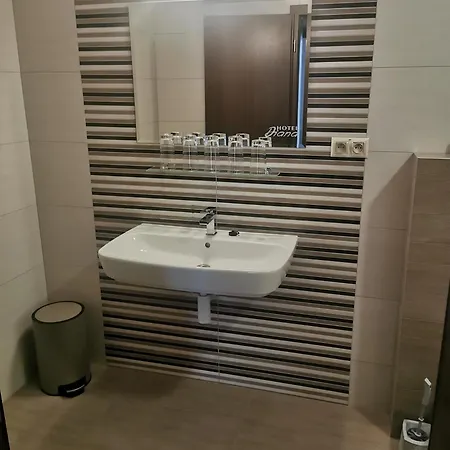 Отель Diana Нове-Место-над-Вагом