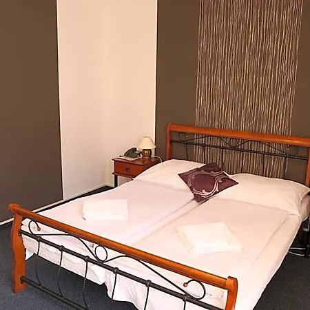 Hotel Diana 3*